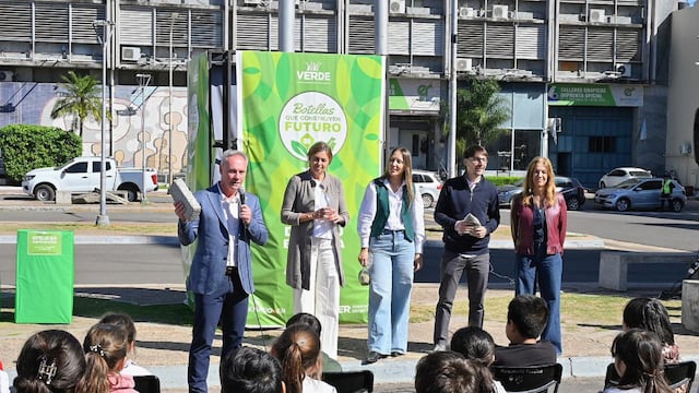 La campaña “Botellas que Construyen Futuro” superó el millón de envases recolectados.