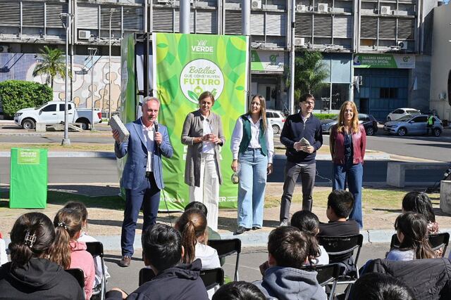 La campaña “Botellas que Construyen Futuro” superó el millón de envases recolectados.