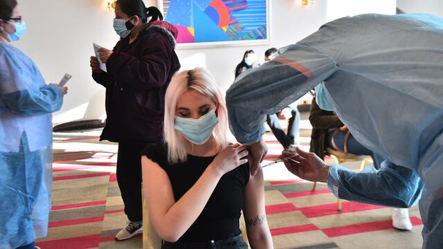 Más personas jóvenes ya recibieron primeras dosis contra el COVID (Pedro Castillo/LaVoz).