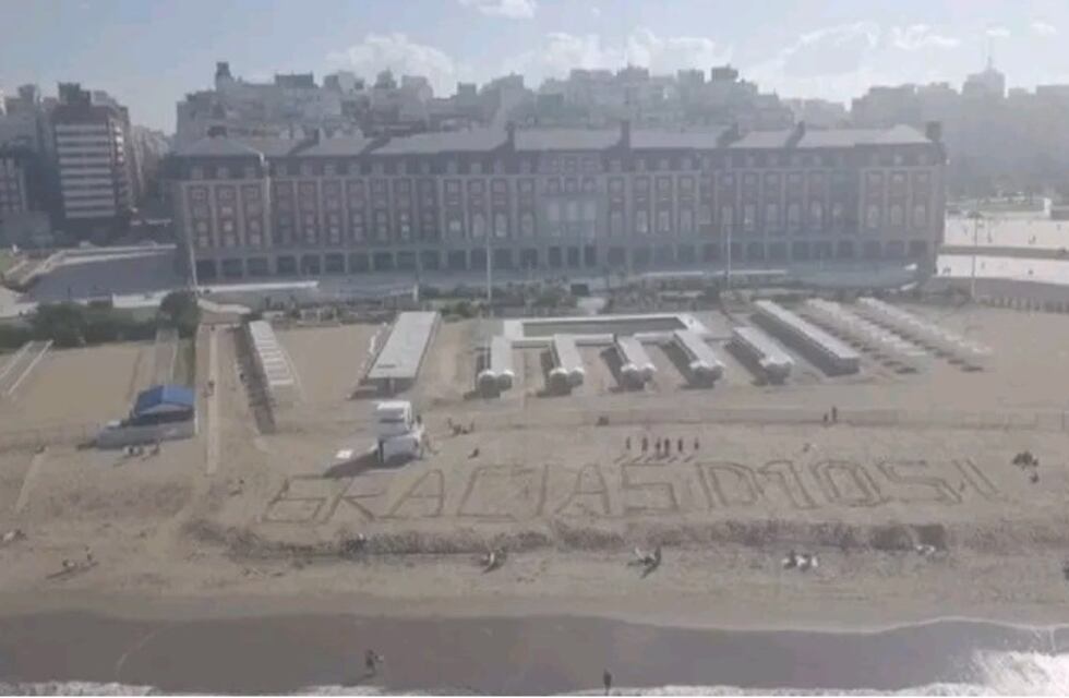 Guardavidas homenajearon a Maradona: ”¡Gracias D10s!”