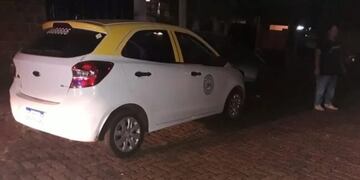 Posadas: escapó para no pagar el taxi y abandonó a su esposa dentro del auto.