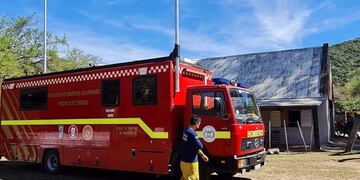 Bomberos de Unquillo acudieron al lugar del derrumbe (archivo).