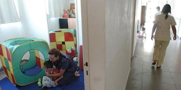 Atención. El tratamiento de niños, jóvenes y adultos es esencial para mejorar su calidad de vida (Martín Baez/Archivo).