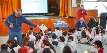El Archivo Histórico visitó la escuela 24 de Puerto Rosales