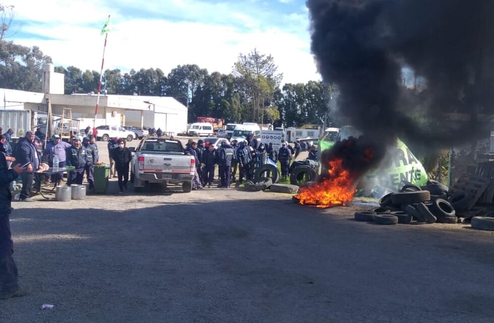 Continúa el paro de los trabajadores de Intesar
