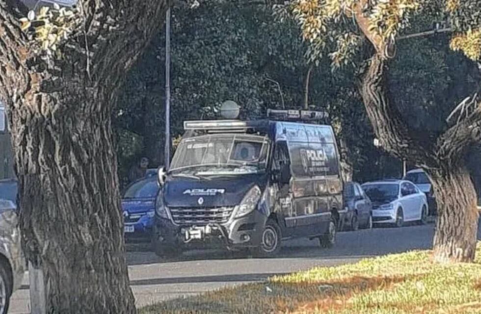 Allanan una comisaría y encuentran a una pareja teniendo sexo