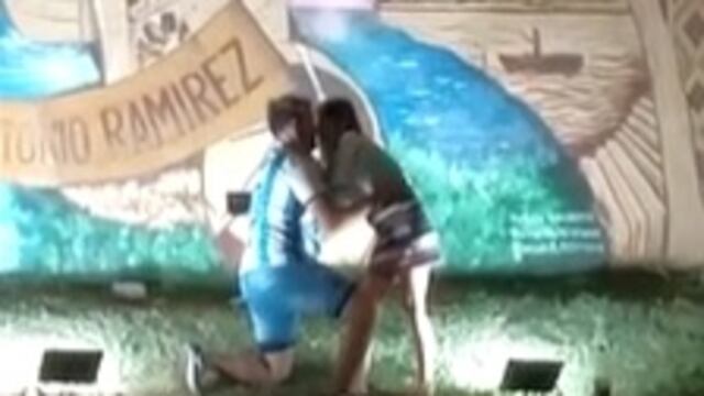 Reinó el amor: en los festejos por la victoria del Mundial, le pidió casamiento a su pareja.