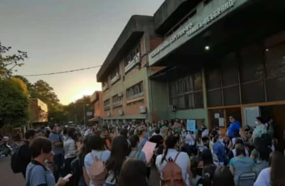 Más instituciones se sumaron a la medida de fuerza que realizan alumnos en Montecarlo
