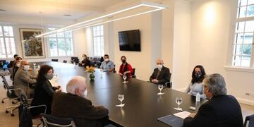 Alberto Fernández se reunió con un grupo de terapistas y trabajadores de la salud