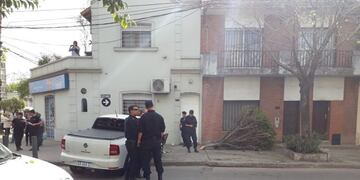 El vehículo derribó un árbol en el momento del impacto\u002E (@japrosario)