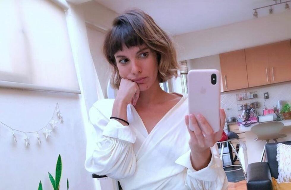 Gimena Accardi posó en topless en la ducha para soportar los "43 grados de sensación térmica"