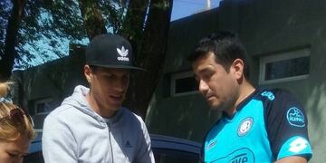 Luis, el chapista Pirata y su saludo con Hansell Riojas\u002E
