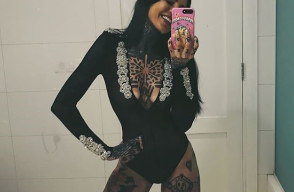 Cande Tinelli mostró su cola totalmente tatuada