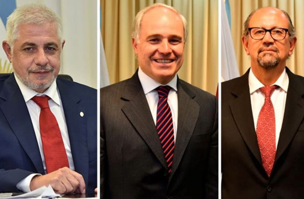 Aislaron a dos ministros y un funcionario salteños por contacto estrecho de coronavirus