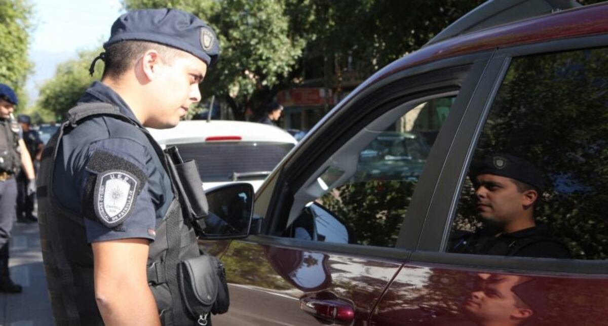 Policía cuarentena obligatoria\u002E Foto: Mendoza Post\u002E