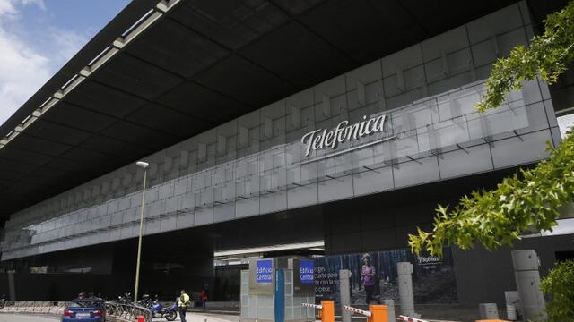GRA247. Madrid. 12/5/2017. Fachada de la sede corporativa de Telefu00f3nica, hoy en el distrito de Las Tablas en Madrid. La compau00f1u00eda ha tenido que apagar los ordenadores de su red corporativa como medida preventiva tras detectar problemas en un centenar de dispositivos a consecuencia de un virus informu00e1tico, despuu00e9s de que en la pantalla de varios de los ordenadores afectados apareciera una peticiu00f3n de pago en bitcoin. EFE/MARISCAL
