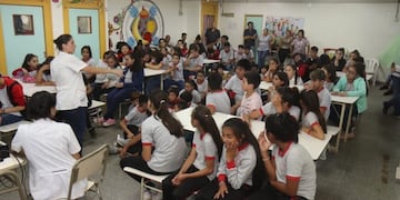 Charlas en las escuelas carlospacenses sobre el dengue, el sarampión y el coronavirus\u002E (Foto: Municipal)\u002E