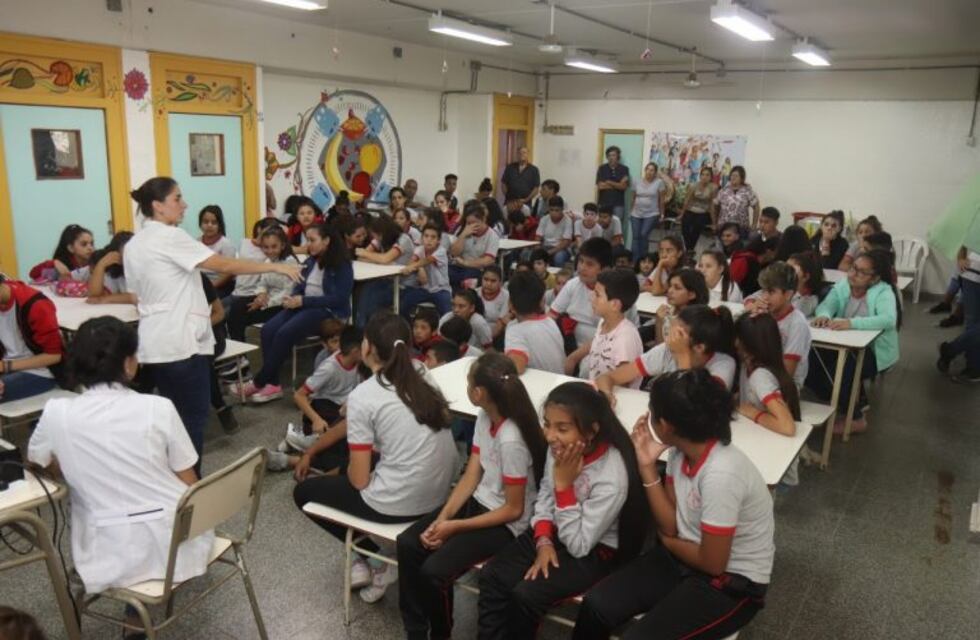 Alumnos de Carlos Paz reciben información y recomendaciones sobre el dengue