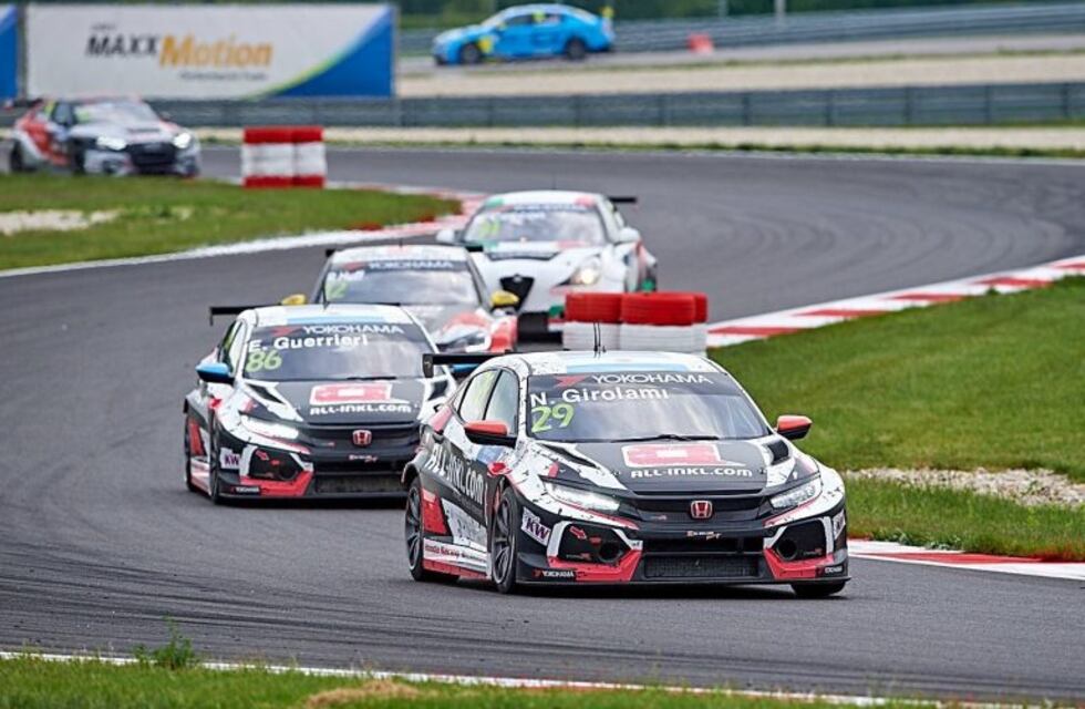 Bebu Girolami defiende la punta de la WTCR en Zandvoort