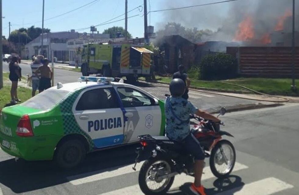 Incendio destruyó por completo una vivienda de barrio Las Flores