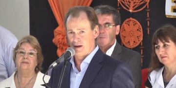Bordet inauguró el ciclo lectivo en Entre Ríos y ratificó la suba salarial a docentes en marzo