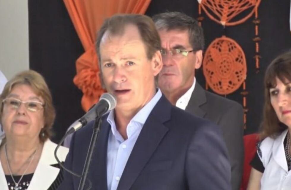 Bordet inauguró el ciclo lectivo en Entre Ríos y ratificó la suba salarial a docentes en marzo