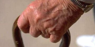 Abuelo golpeado (imagen ilustrativa)