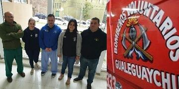 Bomberos Voluntarios\nCrédito: Vía Gchú