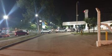 Largas filas para cargar naftas por las noticias contradictorias sobre el congelamiento