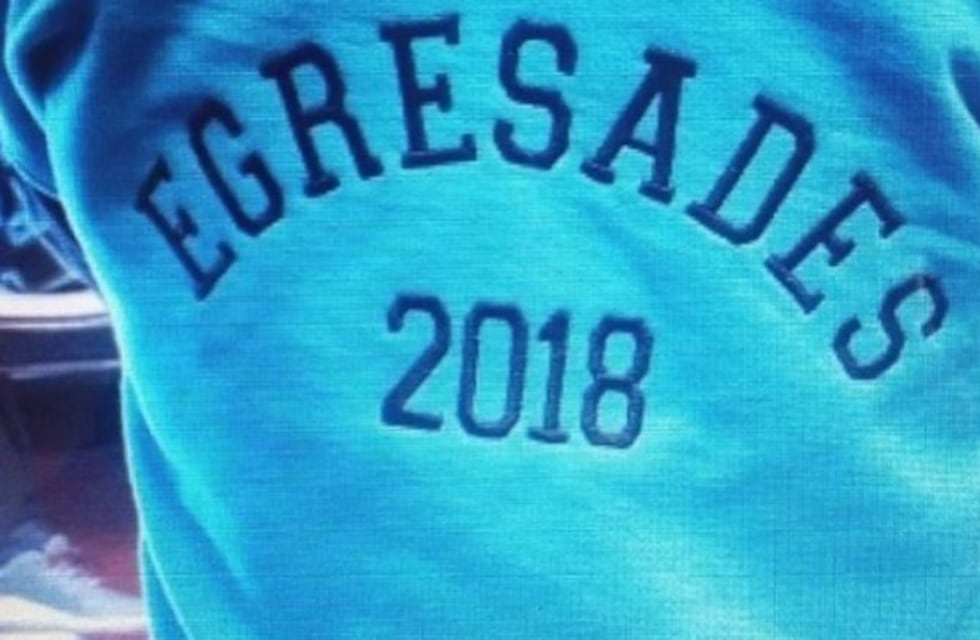 Un buzo de estudiantes con la palabra "Egresades" genera polémica en las redes