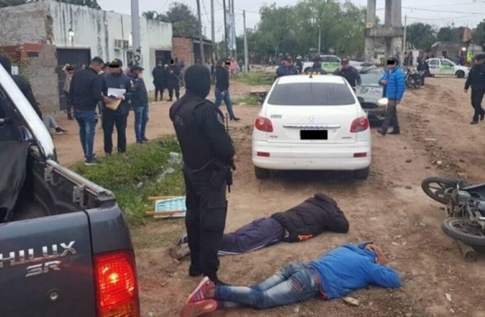 Operativo antinarco dejó ocho detenidos y un policía herido