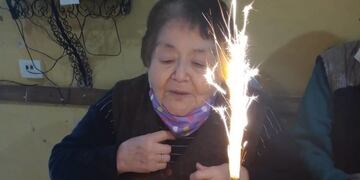 Cumplio años acompañada de su cuidador
