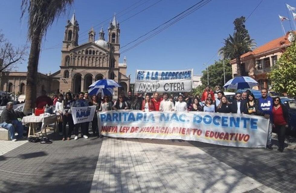 El paro nacional docente tuvo masivo acatamiento en La Rioja