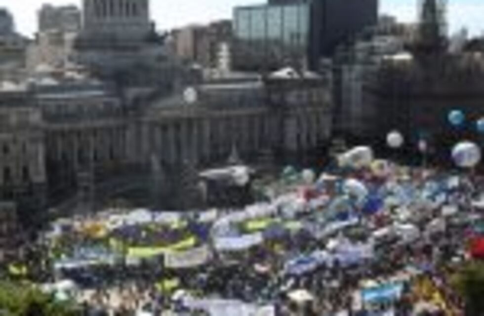 Hubo cáos de tránsito en el centro por la multitudinaria marcha de la CGT y organizaciones sociales