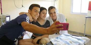 Dybala en el Hospital de Niños\u002E