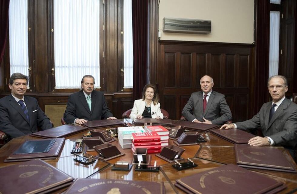 Comienza el debate en el Senado para establecer un cupo femenino en la composición de la Corte Suprema