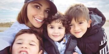 Anto Rocuzzo junto a sus hijos Thiago, Mateo y Ciro
