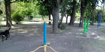 Las plazas de la ciudad y los distritos son el blanco de los vándalos. Archivo.