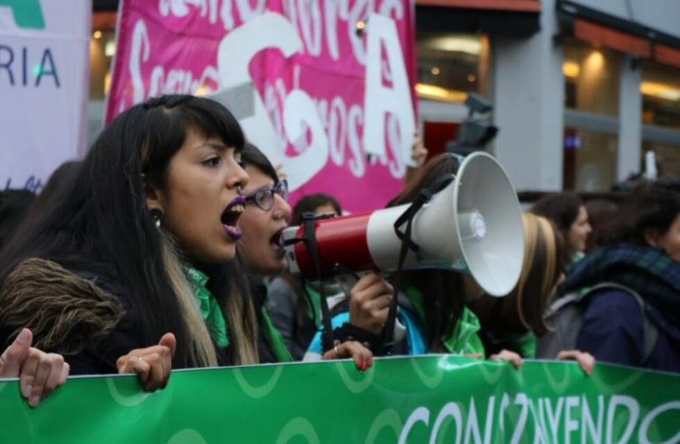 "Algunes" o "nosotres": el lenguaje no sexista que se impone entre los adolescentes