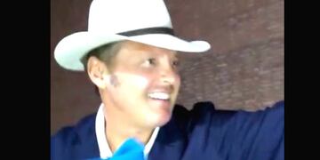 Luis Miguel saluda a sus fans en el hotel Sheraton\u002E