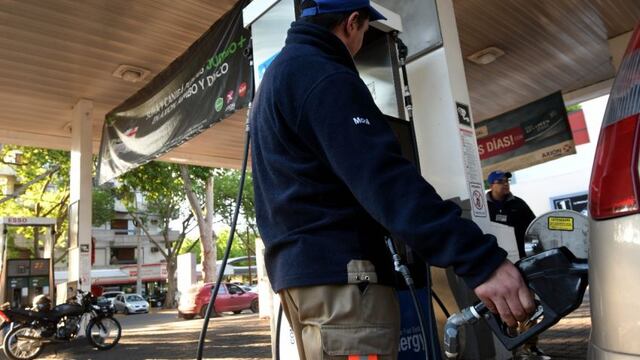 Los combustibles son uno de los que seguirán aumentando. (Marcelo Rolland / Los Andes)