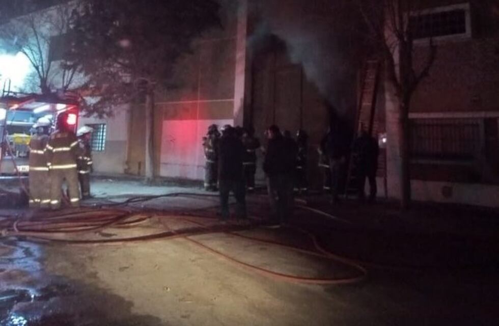 Incendio en una distribuidora de Trelew