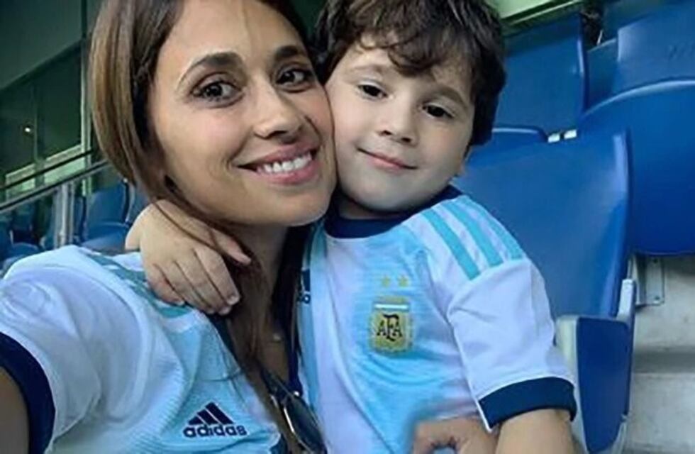 Antonela Roccuzzo recibió una flor de Mateo Messi por el Día de la Madre