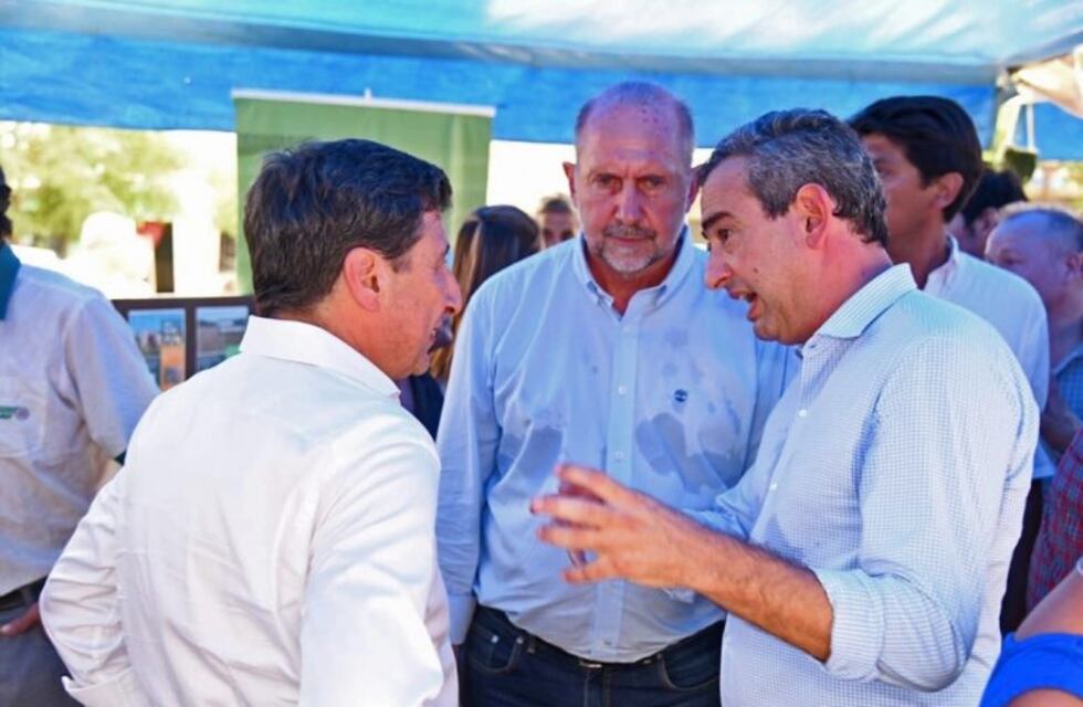 Perotti, Arroyo y Javkin recorrieron feria barrial antes de la distribución de la tarjeta Alimentar