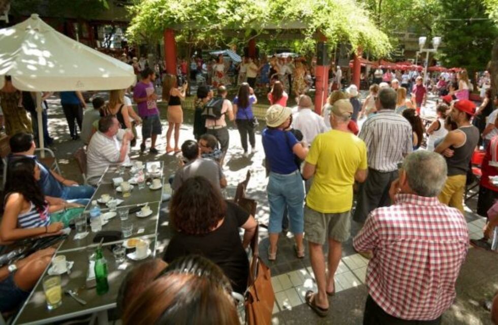 La manoseó, le dio plata y quedó en libertad