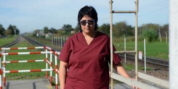 Brenda Bigiatti en la estación Don Torcuato, del Belgrano Norte\u002E \