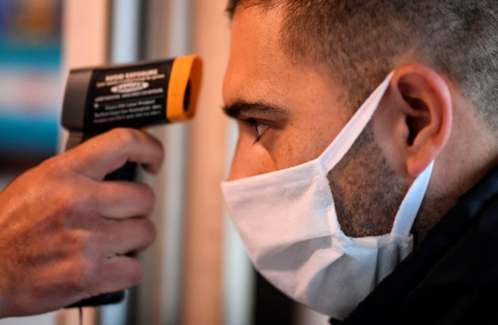 La firma Mariano Max mide la temperatura en el ingreso de sus clientes