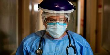 Doctor Ricardo Carrera is seen at the Doctor Alberto Antranik Eurnekian Public Hospital in Ezeiza, in the outskirts of Buenos Aires on July 1, 2020, amid the new coronavirus pandemic\u002E (Photo by RONALDO SCHEMIDT / AFP) CASOS DEL DIA CORONAVIRUS PACIENTE CON COVID - 19 ARGENTINA CASOS DEL DIA CORONAVIRUS PACIENTE CON COVID - 19 ARGENTINA INFECTADO INFECTADA INFECTADOS