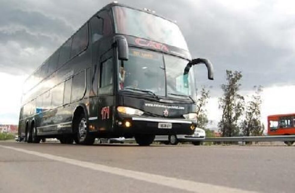 Chofer devuelve $70 mil que olvidó un pasajero en el asiento