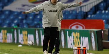 Soccer Football - Carabao Cup Second Round - Leeds United v Hull City - Elland Road, Leeds, Britain - September 16, 2020 Leeds United manager Marcelo Bielsa reacts Pool via REUTERS/Phil Noble EDITORIAL USE ONLY\u002E No use with unauthorized audio, video, data, fixture lists, club/league logos or 'live' services\u002E Online in-match use limited to 75 images, no video emulation\u002E No use in betting, games or single club/league/player publications\u002E  Please contact your account representative for further details\u002E